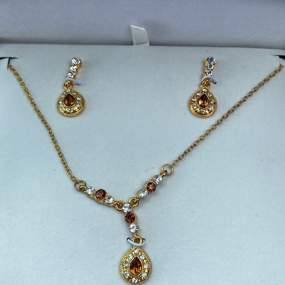 This is a Cote D’Azur watch and necklace set. In original box it comes in. - Picture 4 of 6